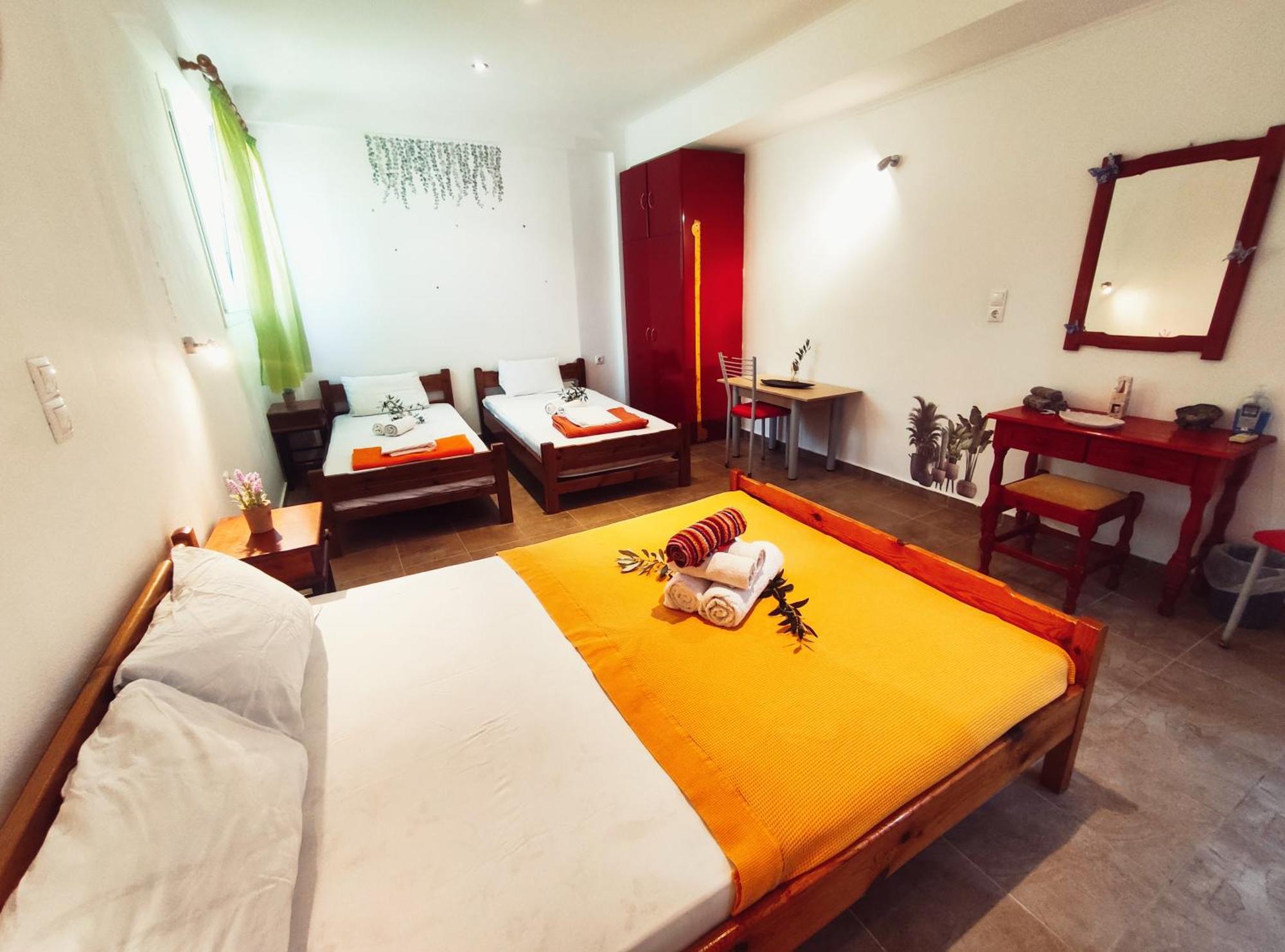 Rena'S Rooms Μελίντα Melinta Bilik gambar