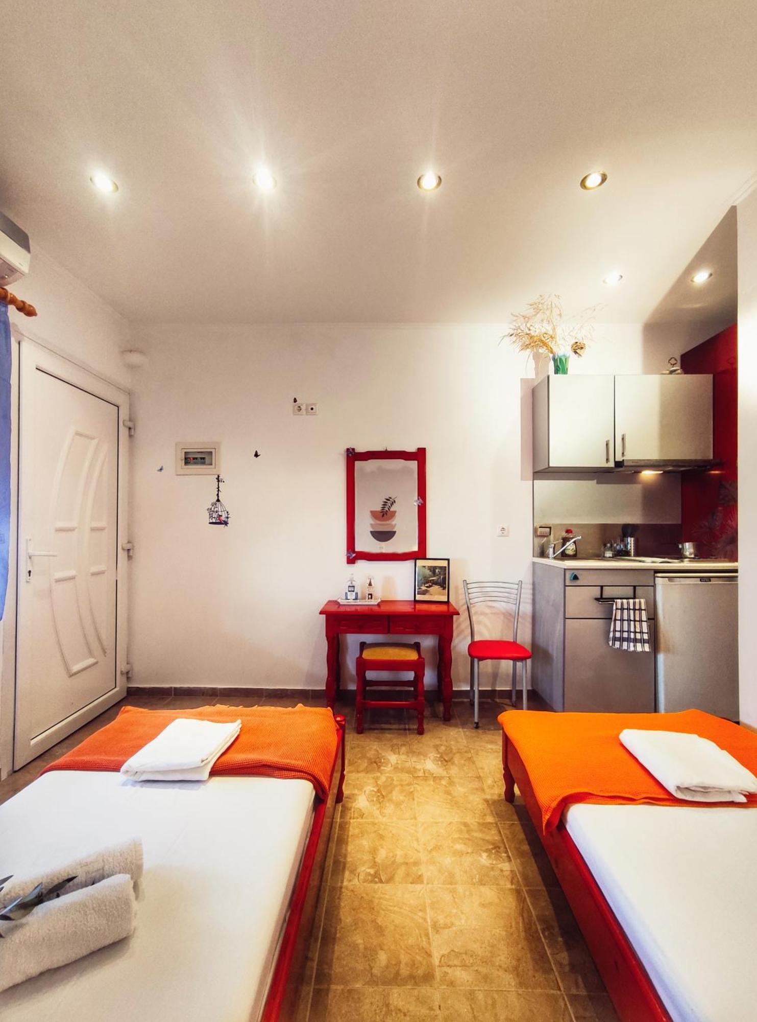 Rena'S Rooms Μελίντα Melinta Bilik gambar