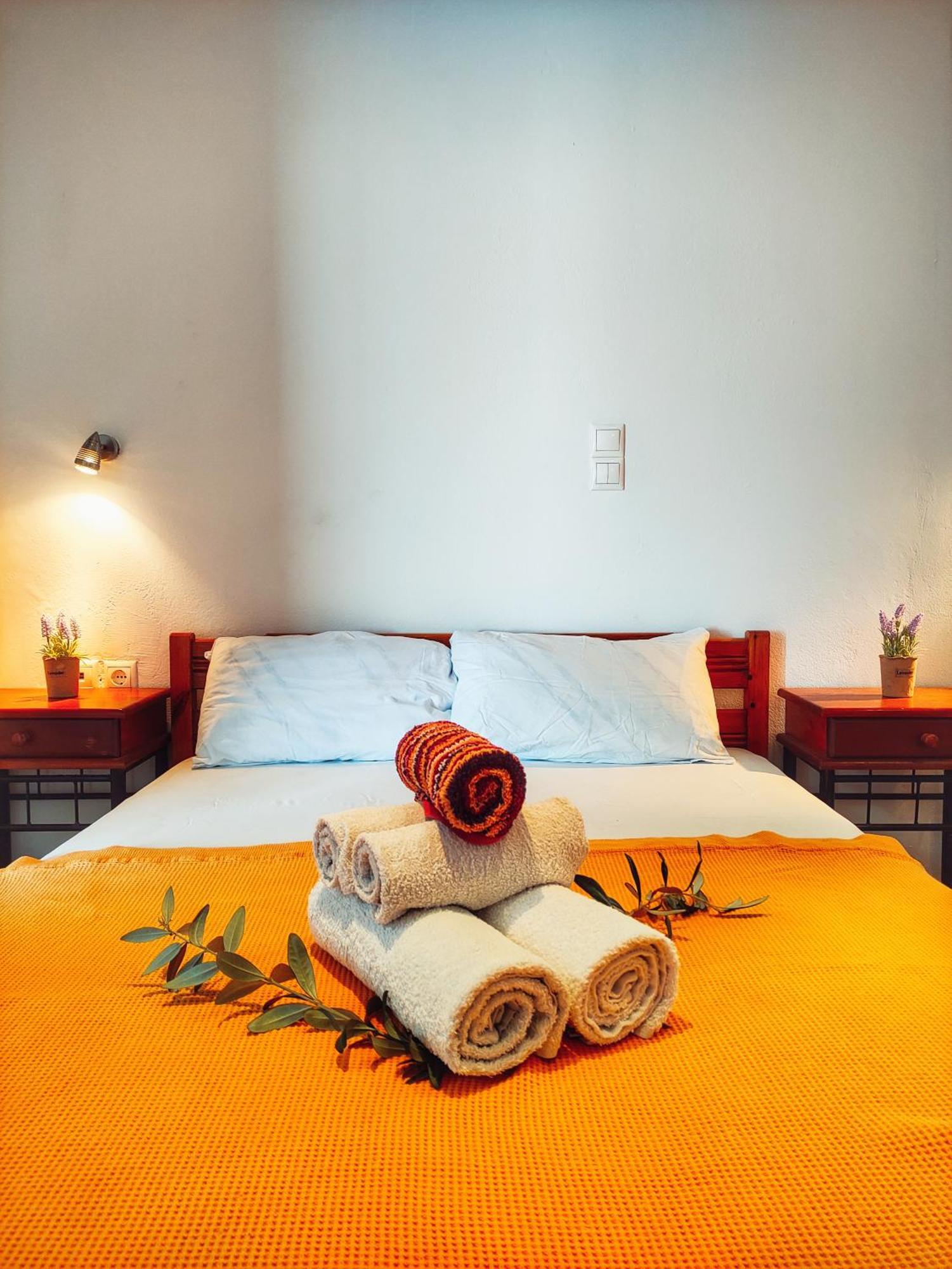 Rena'S Rooms Μελίντα Melinta Bilik gambar