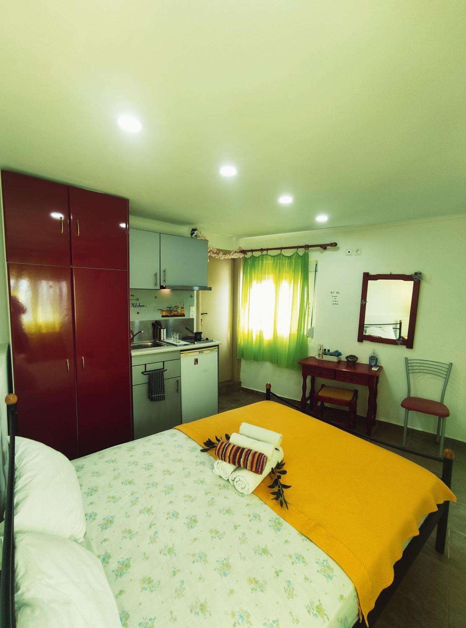 Rena'S Rooms Μελίντα Melinta Bilik gambar