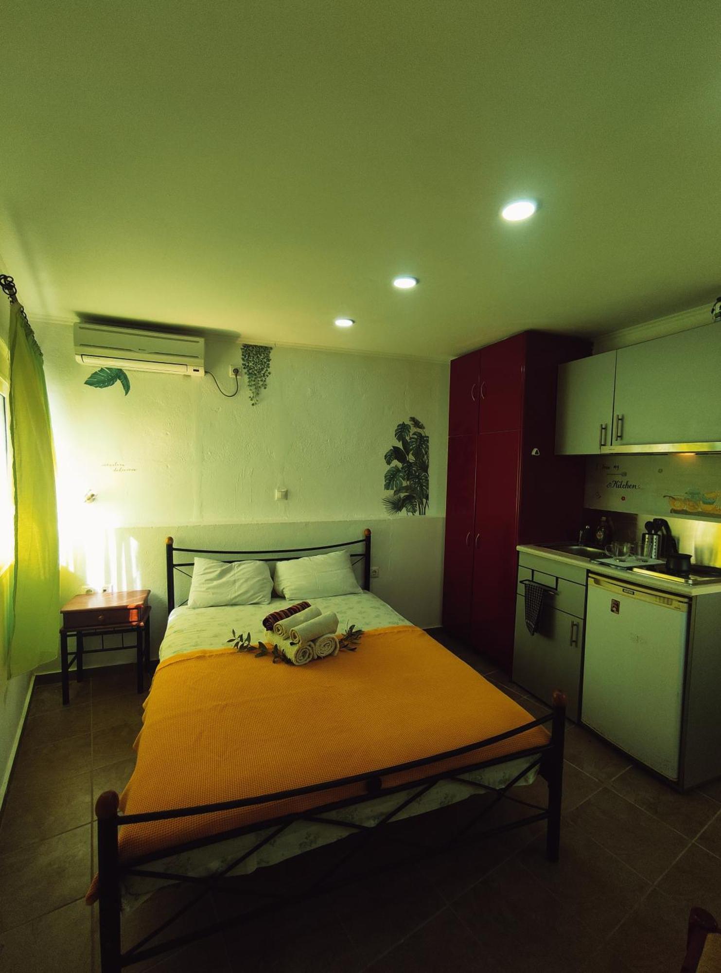 Rena'S Rooms Μελίντα Melinta Bilik gambar