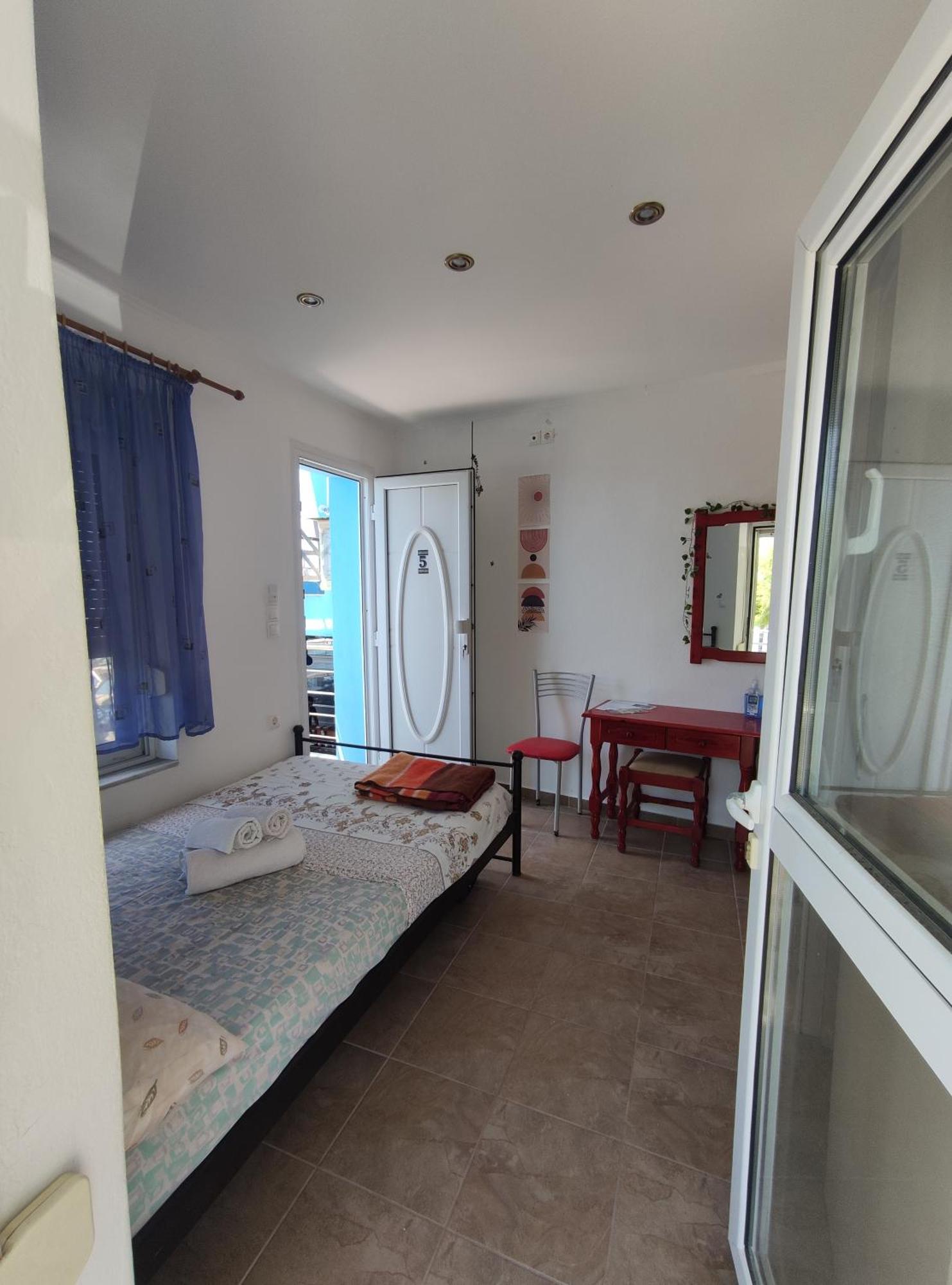 Rena'S Rooms Μελίντα Melinta Bilik gambar