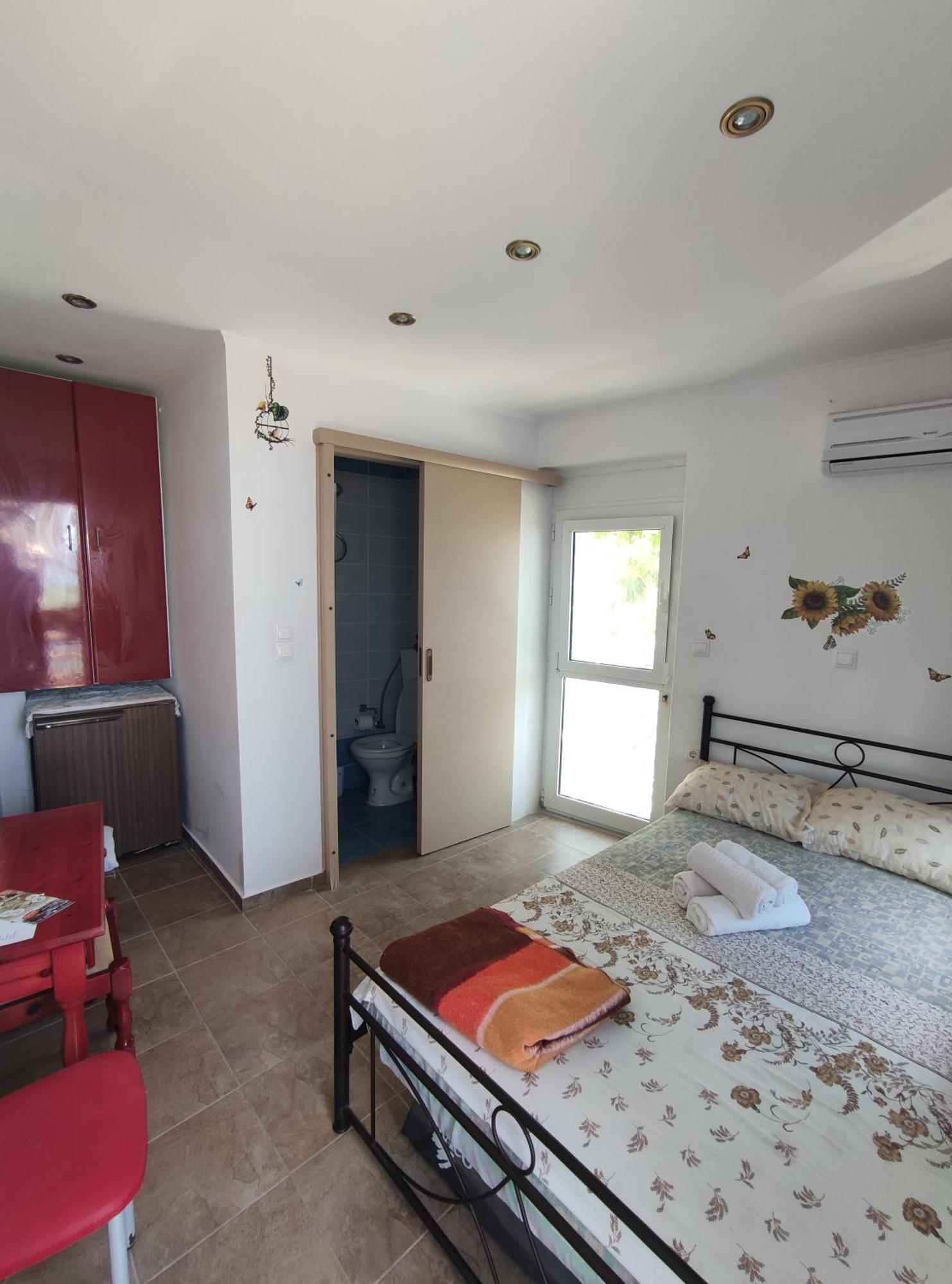 Rena'S Rooms Μελίντα Melinta Bilik gambar